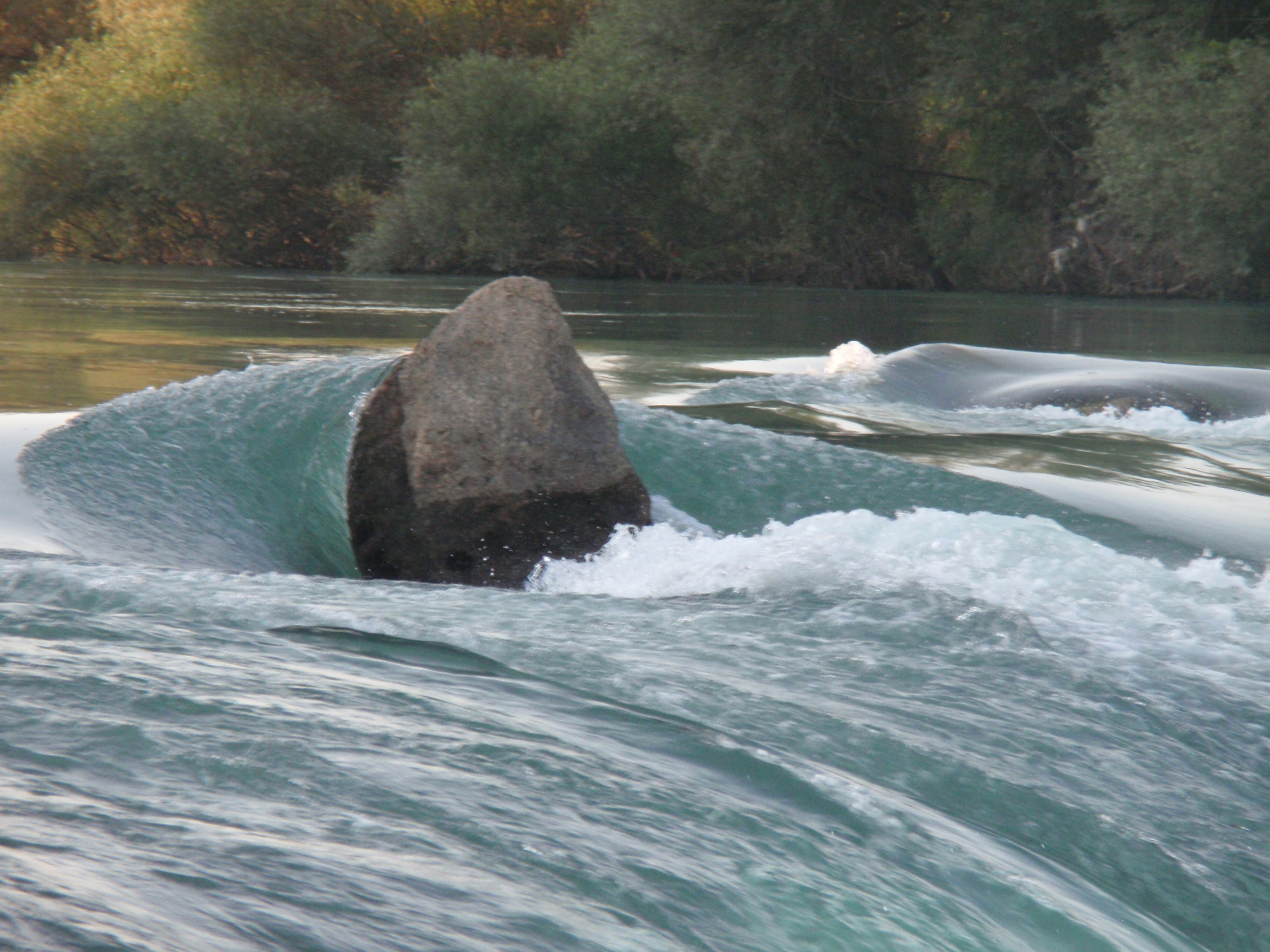 Stein im Fluss an den Manavgat Wasserfällen Türkei 2012 Foto Lars Steger